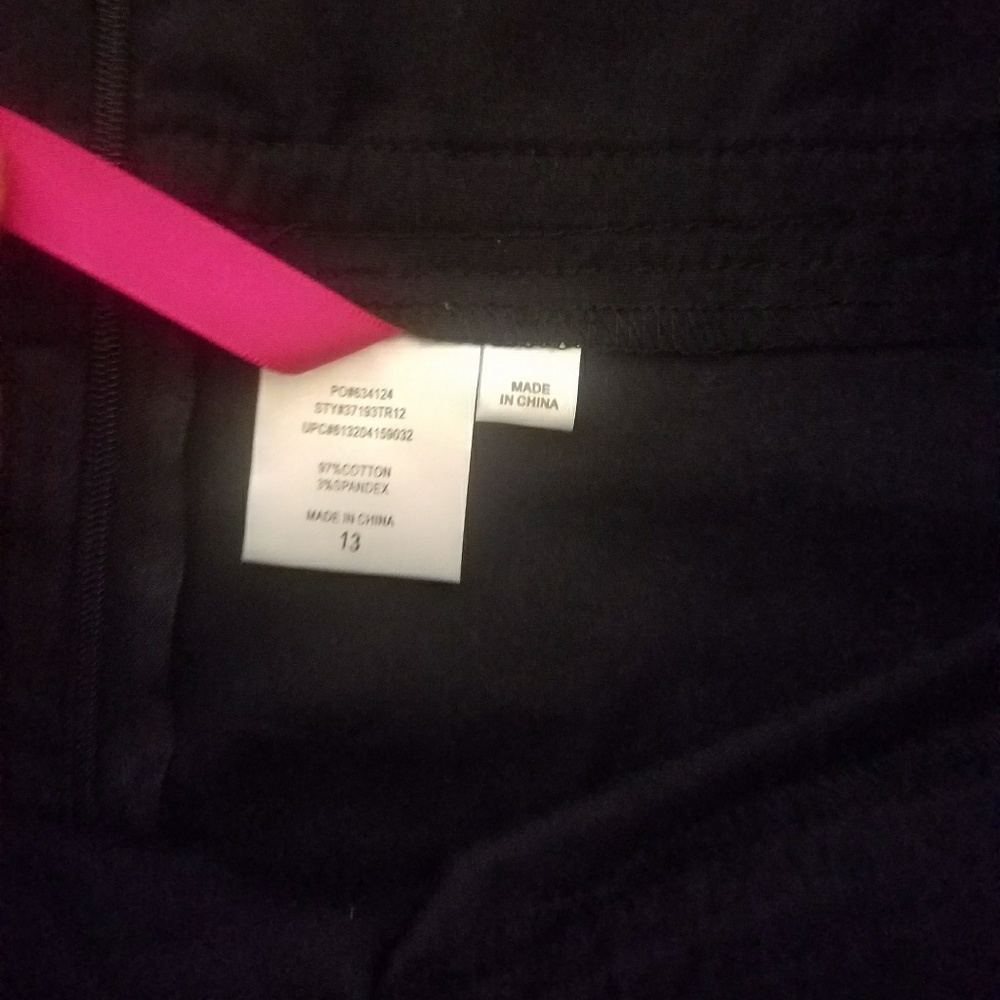 Detailed knee length skirt - Picture 2 of 3